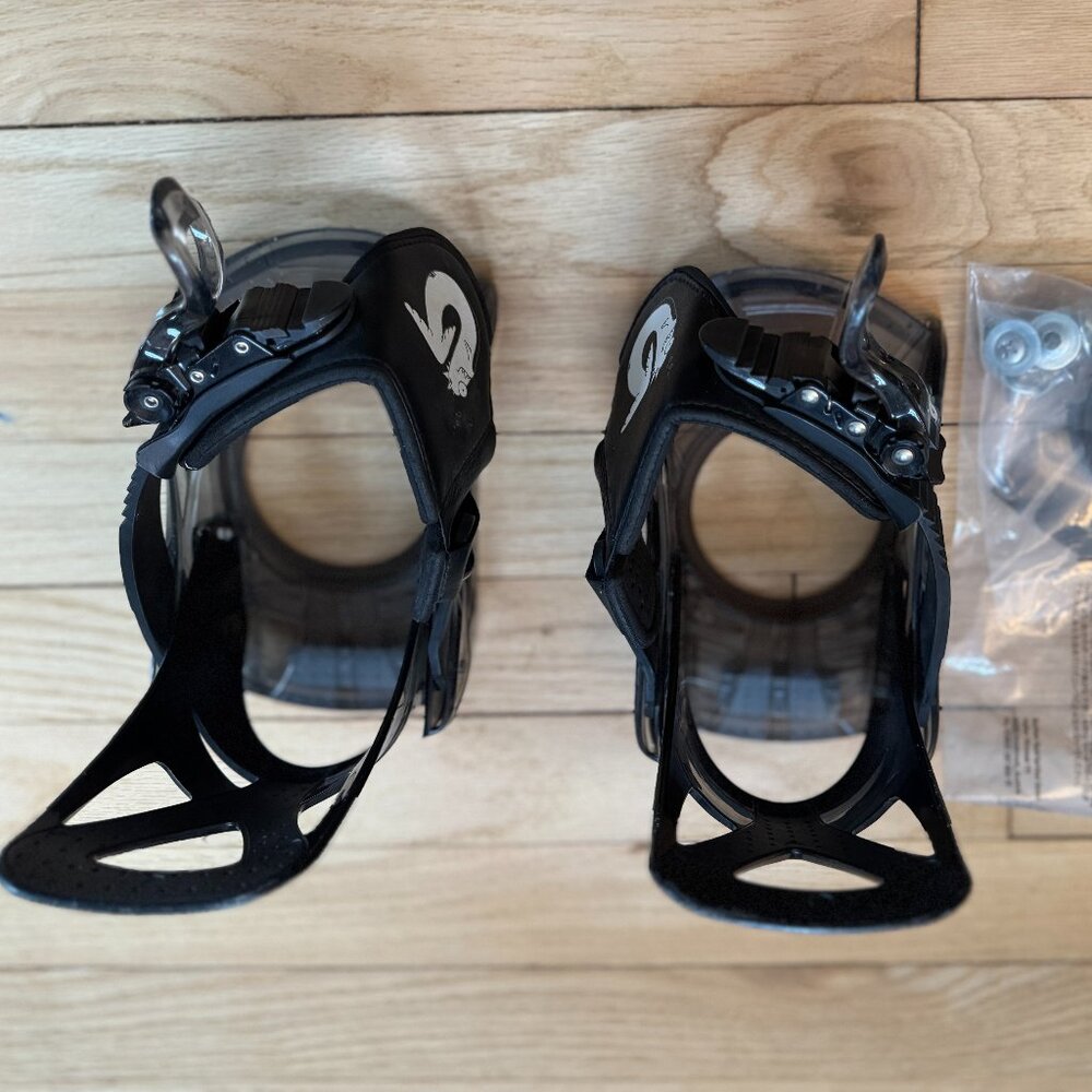 Burton black kids mini grom bindings